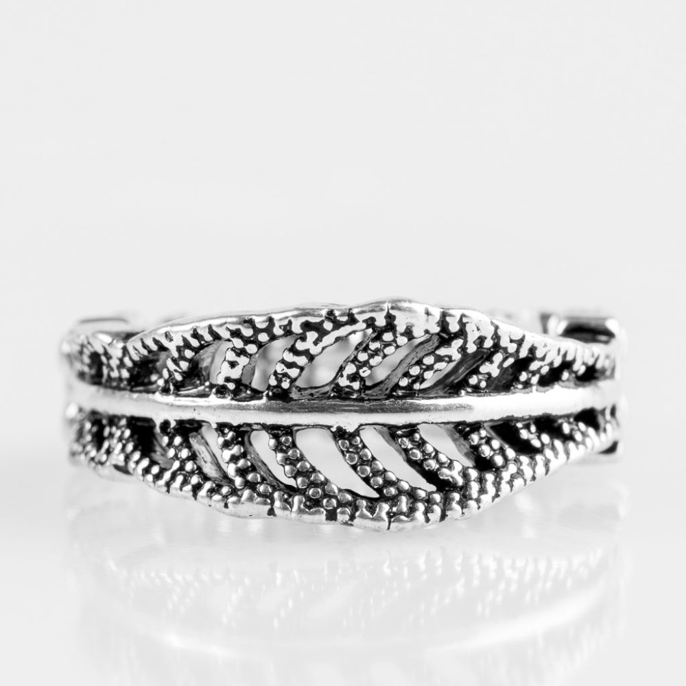 Feather ring with stretch band Paparazzi